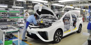 Hiền Toyota Xe lắp ráp và nhập khẩu - cuộc đua không cân sức tại Việt Nam  